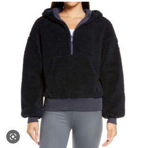 ALO Sherpa street side half zip hoodie - in perfect condition. Super warm!